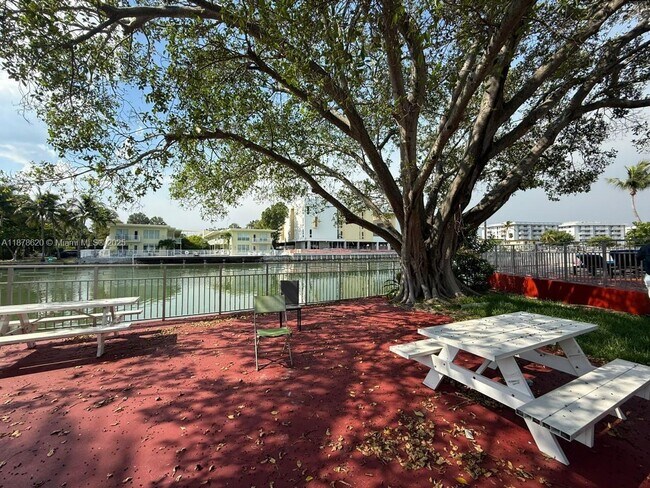 Building Photo - 1289 Marseille Dr