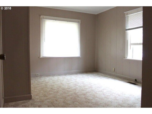 Building Photo - 1074 Elm Street