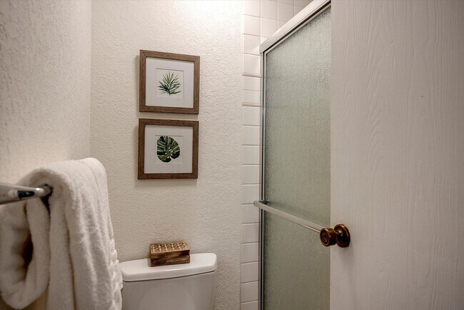Building Photo - 2bd/1.75ba Redmond Condo