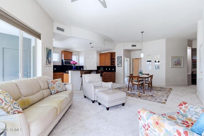 Building Photo - 945 E Playa Del Norte Dr