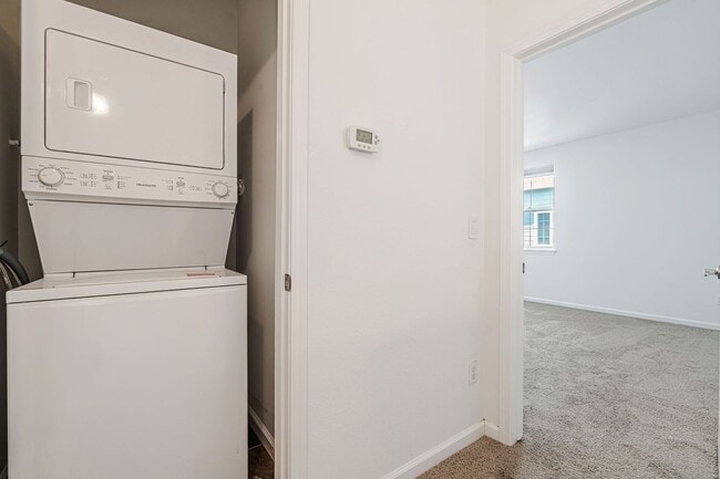 Building Photo - 1,331 sq ft with 2 on-suite bedrooms and o...