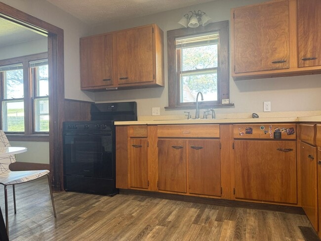 Building Photo - Spacious 4-Bedroom Rental with 2-Car Garage and Optional Shop