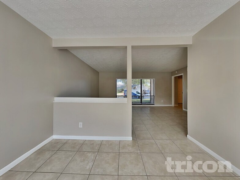 Building Photo - 1422 Mistyglen Ln
