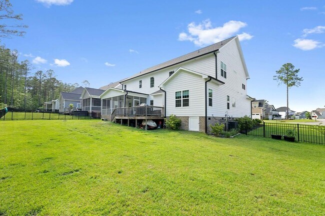 Building Photo - 211 Education Dr