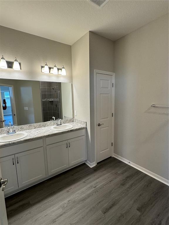 Building Photo - 1008 Aruba Ave