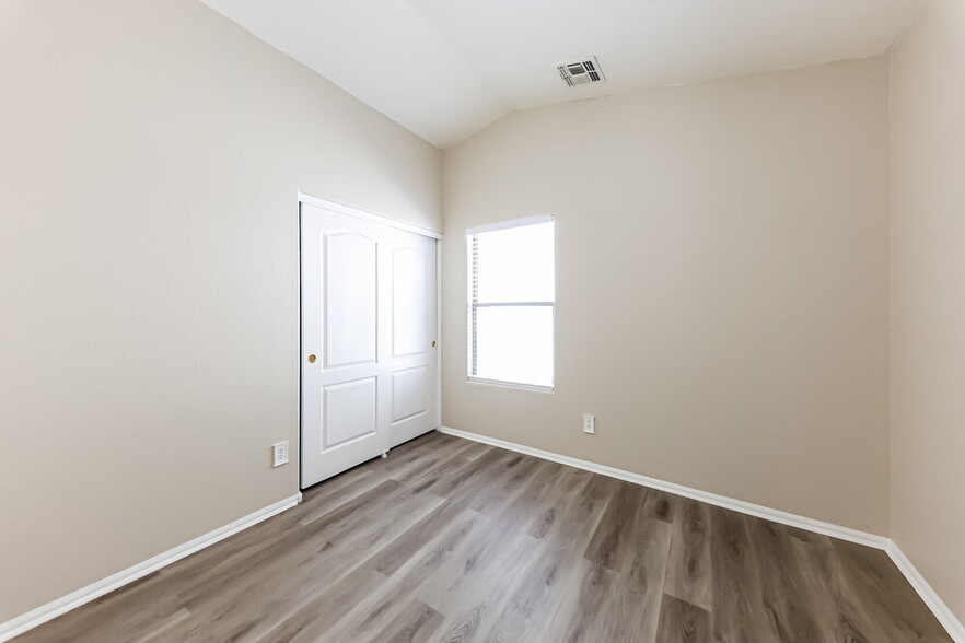 Building Photo - 12429 W Montebello Ave