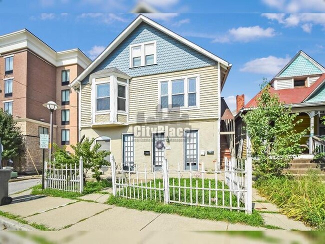 Building Photo - 642 S Meridian St