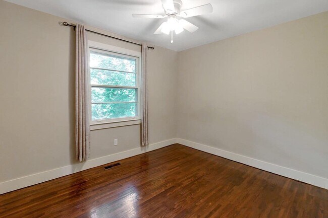 Bed 3 - 4821 Humber Dr