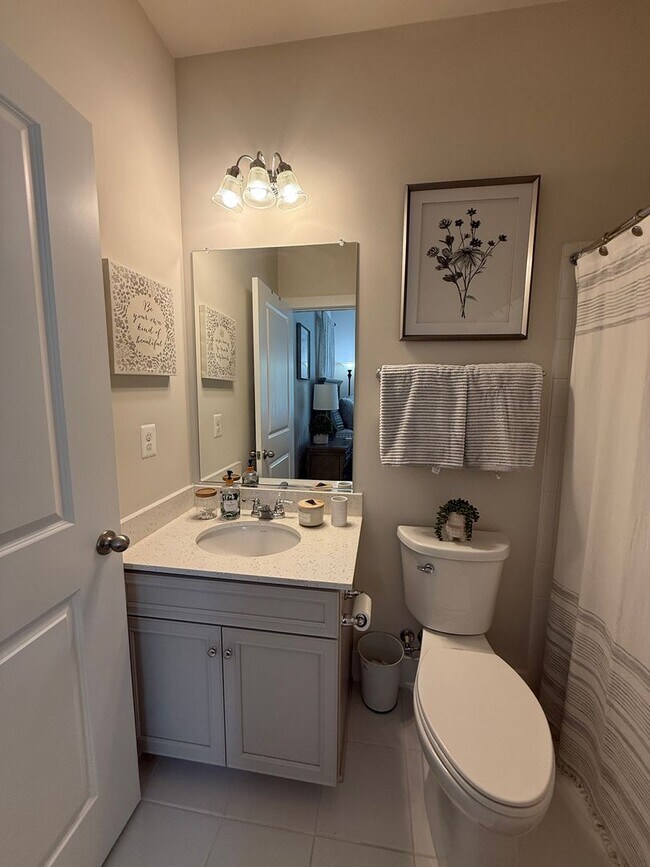 Building Photo - Gorgeous Potomac Shores End Unit Townhome