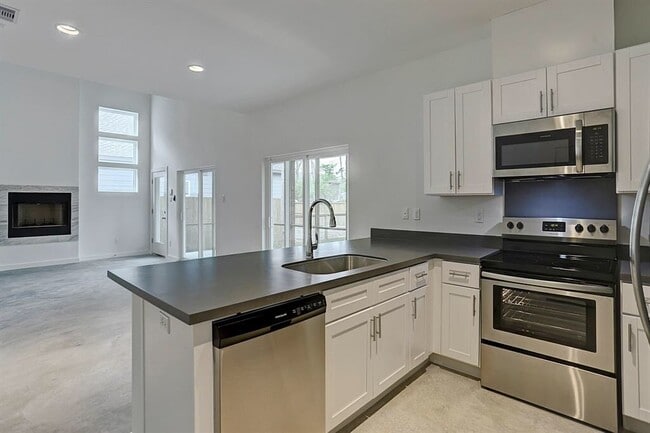 Building Photo - 6712 Cohn St