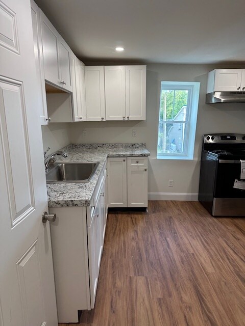 Building Photo - 13 Center St