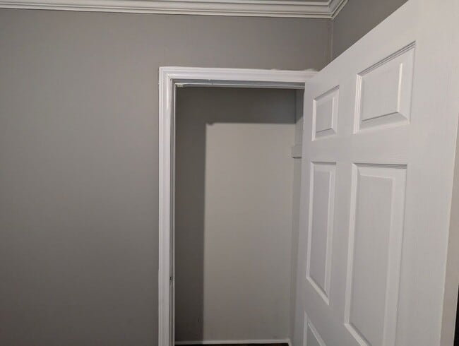 Building Photo - Out of the way 3 Bedroom