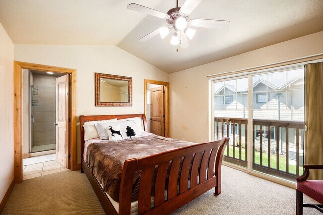 Building Photo - 6144 Fox Point Cir