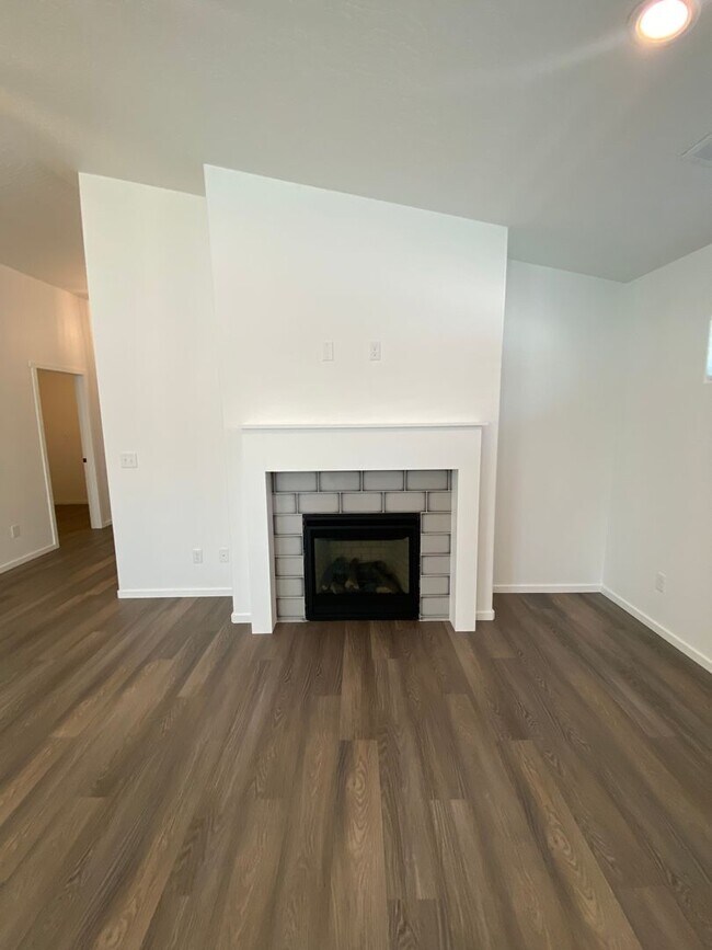 Building Photo - New Construction 3 Bed, 2 Bath House in Sp...
