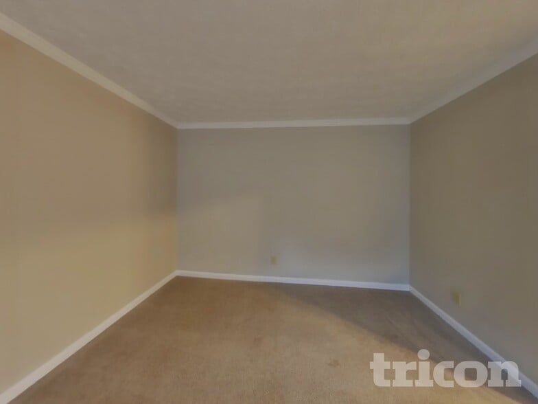 Building Photo - 305 Woodsong Dr