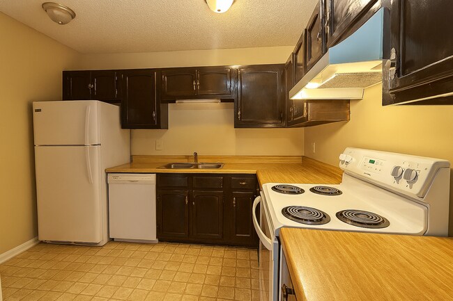 Building Photo - Two bedroom, 1 bath apartment in Haw River...