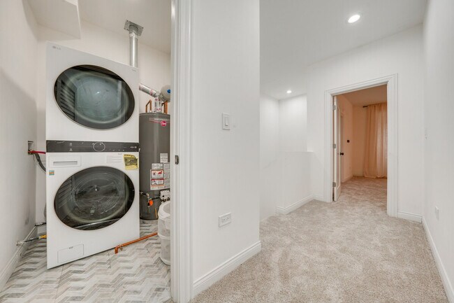 Building Photo - 4727D Yender Ave