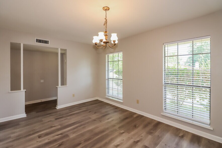 Building Photo - 15411 Empanada Dr