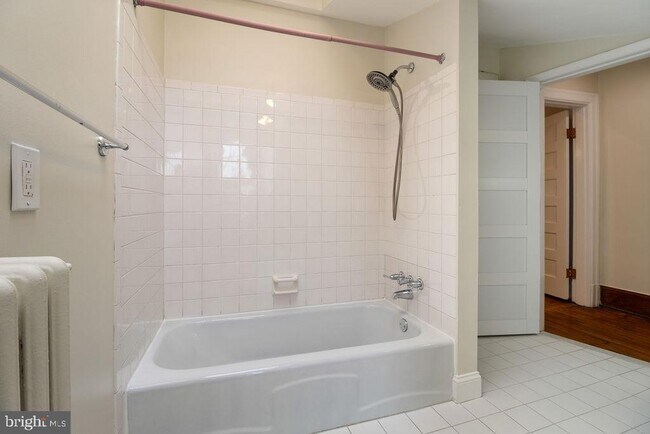 Building Photo - 1120 East Capitol St NE