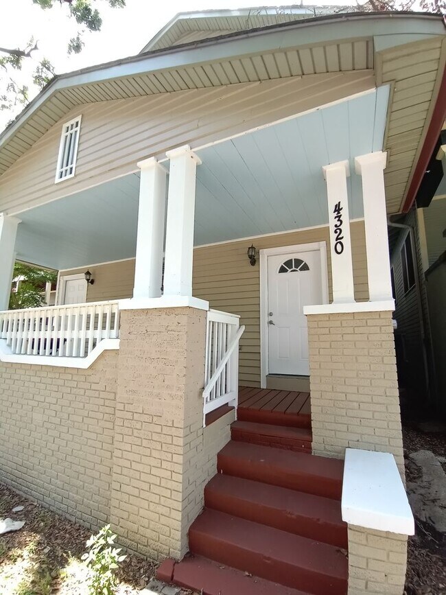 Primary Photo - 4320 Banks St