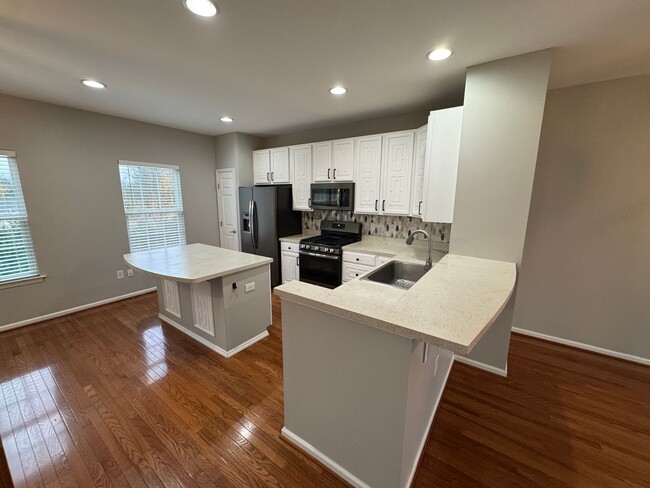 Building Photo - 1720 SF Townhome - 3 BR/1.5 BA in Vineland - Kings Crossing!