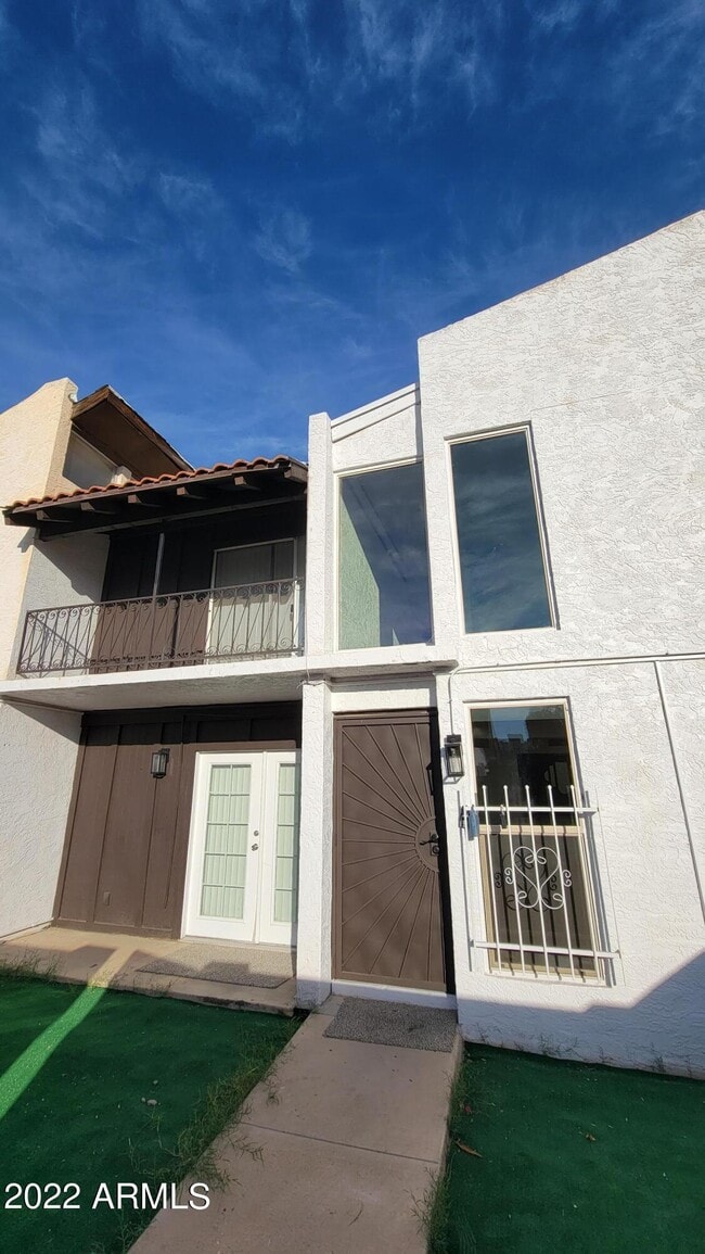 Primary Photo - 1342 E Brill St