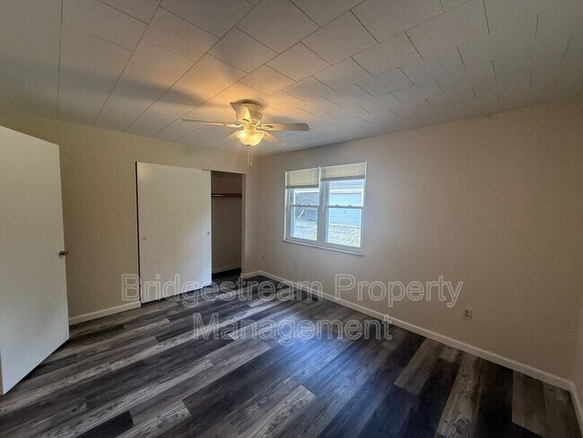 Building Photo - 4352 Sunray Rd