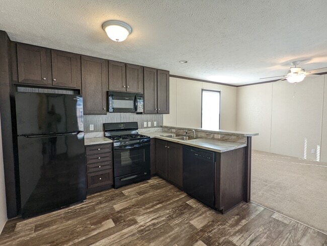 Building Photo - 140 Texas