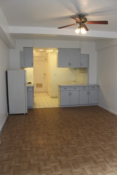 Building Photo - 310 Riverside Dr
