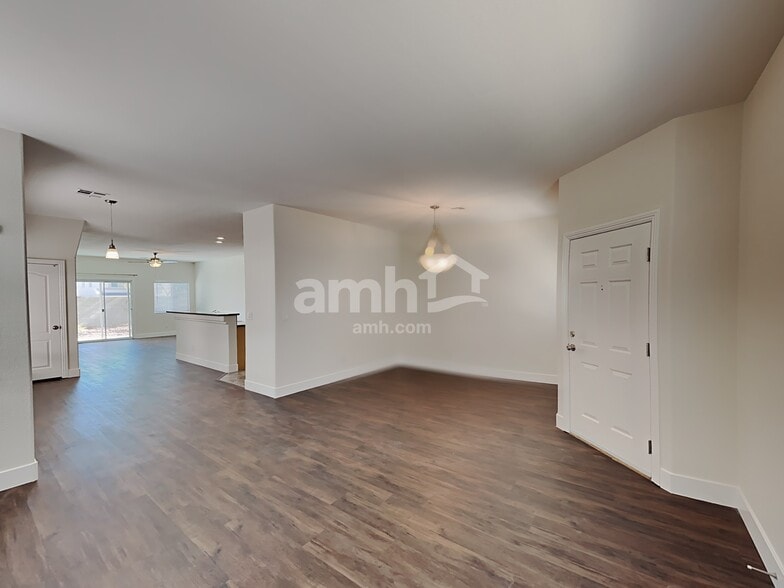 Building Photo - 8892 Happy Stream Ave