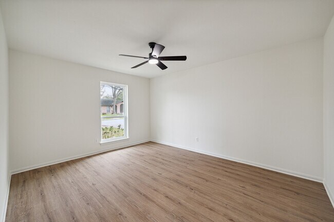 Building Photo - 9719 Springmont Dr