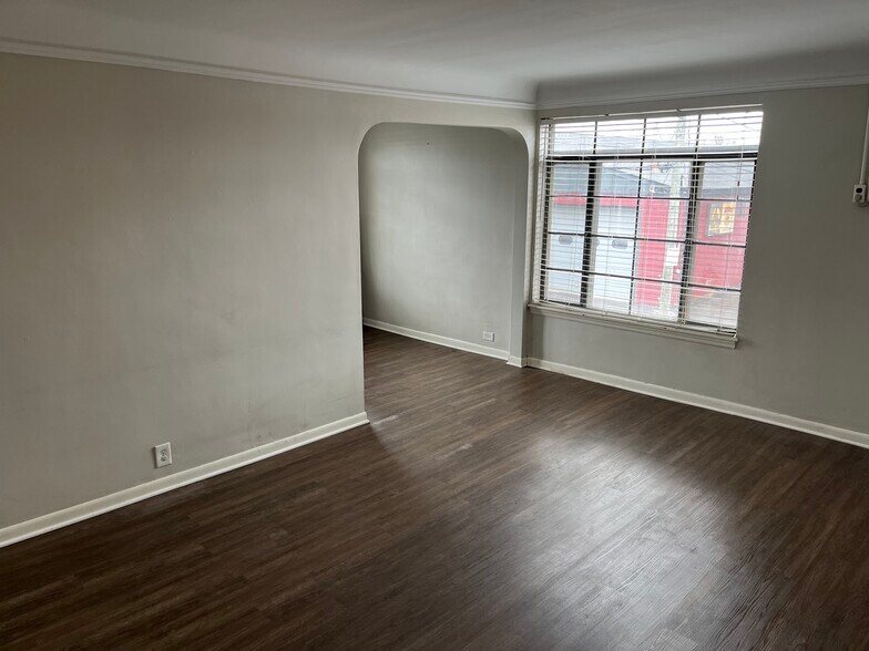 Building Photo - 2900 Orchard Lake Rd