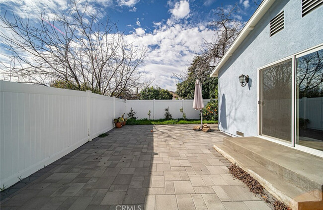 Building Photo - 21016 Saticoy St