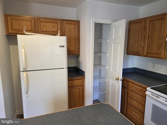 Building Photo - 404 Pendleton Ln