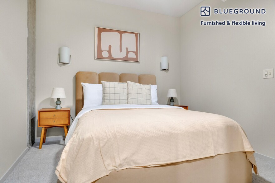 Building Photo - 2121 6th Ave