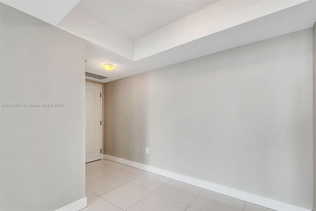 Building Photo - 1871 NW S River Dr