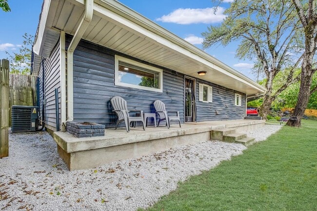 Building Photo - 562 Neelys Bend Rd