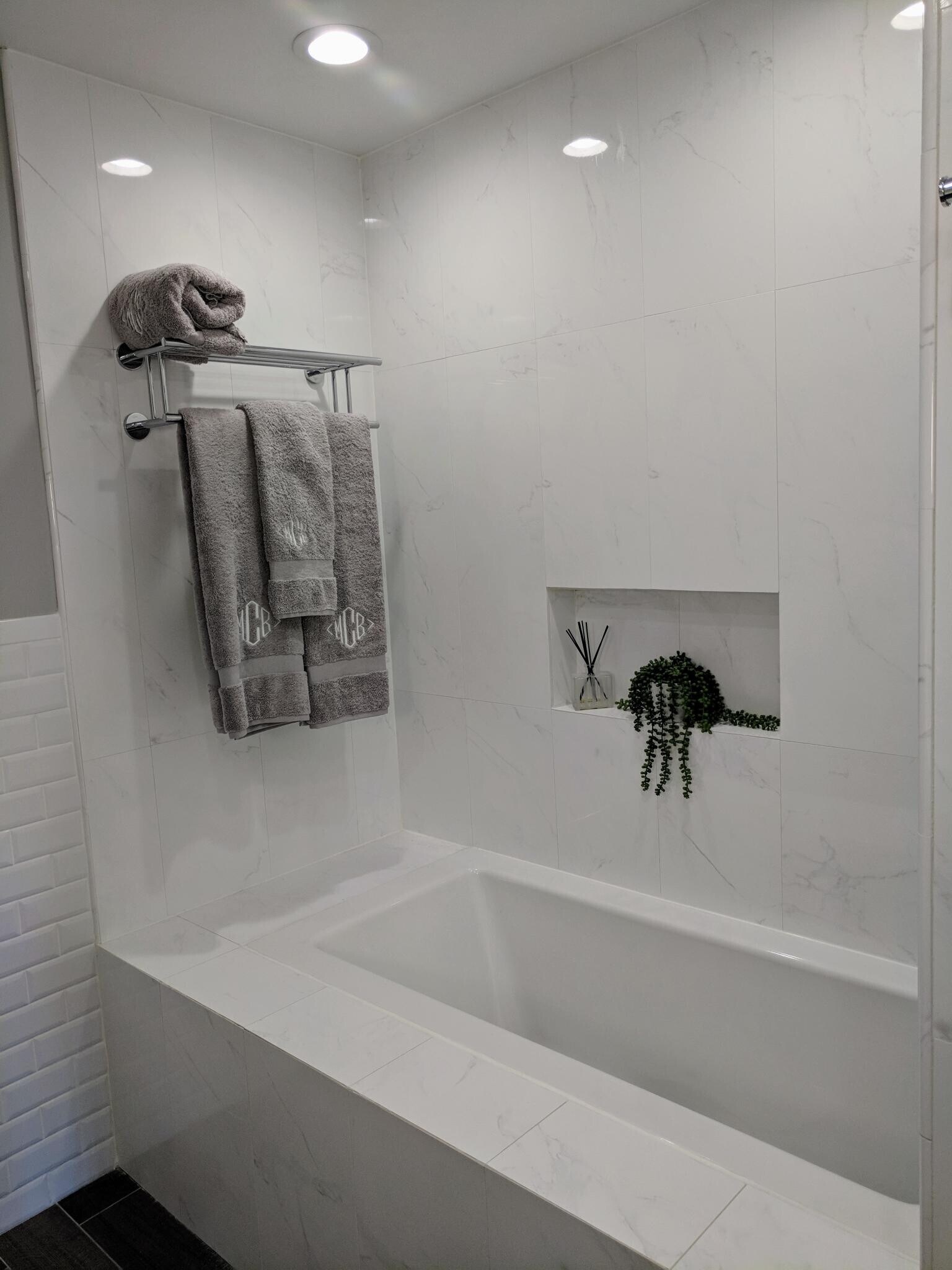 Master Bathroom - 758 N Larrabee St