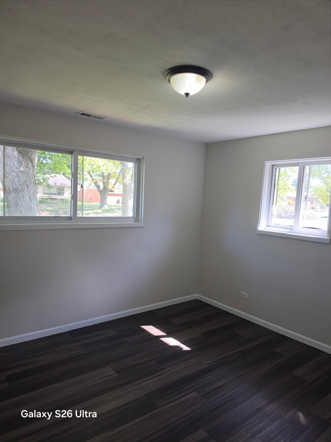 Building Photo - 17922 Oakwood Ave