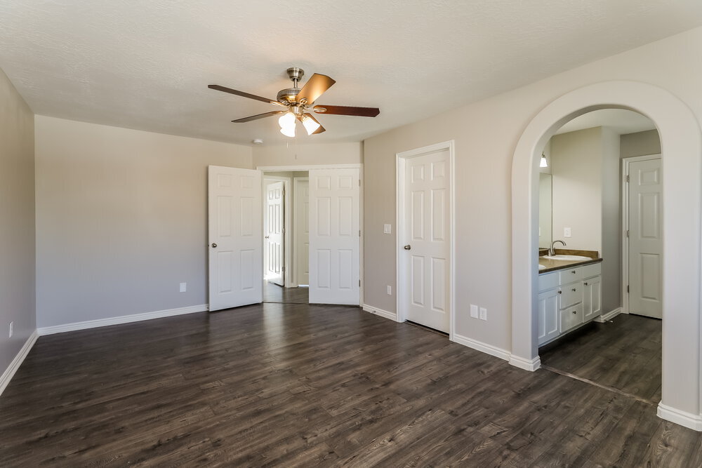 Building Photo - 996 W Fox Holw Dr