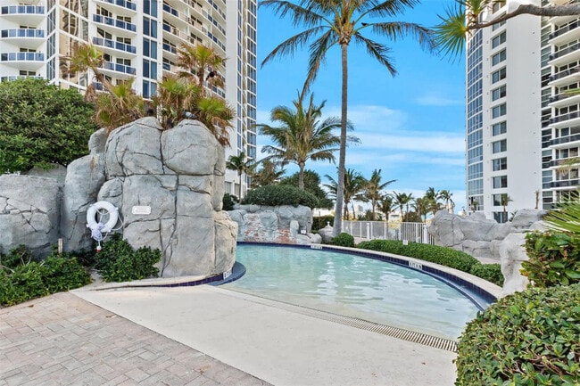 Building Photo - 18001 Collins Ave