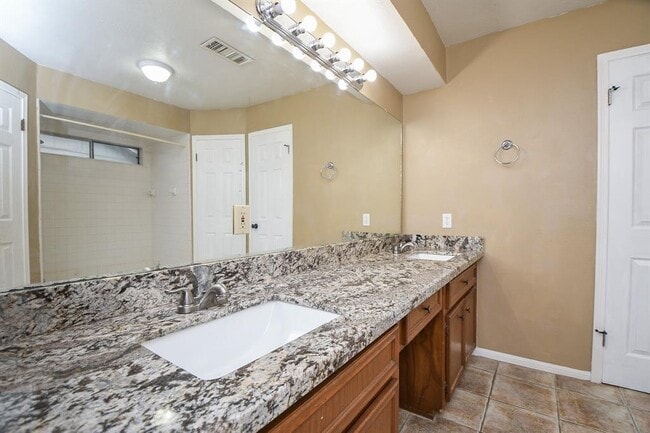 Building Photo - 7411 Betanna Dr