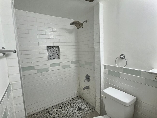 Building Photo - Discover Your Ideal Home in the Heart of T...