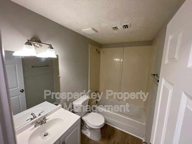 Building Photo - 7613 Suwannee Ct