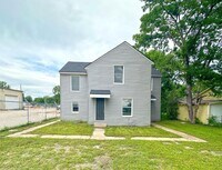 Building Photo - Duplex *upstairs*
