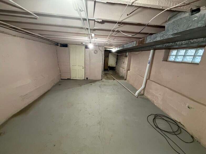 Building Photo - 5331 Arsenal St