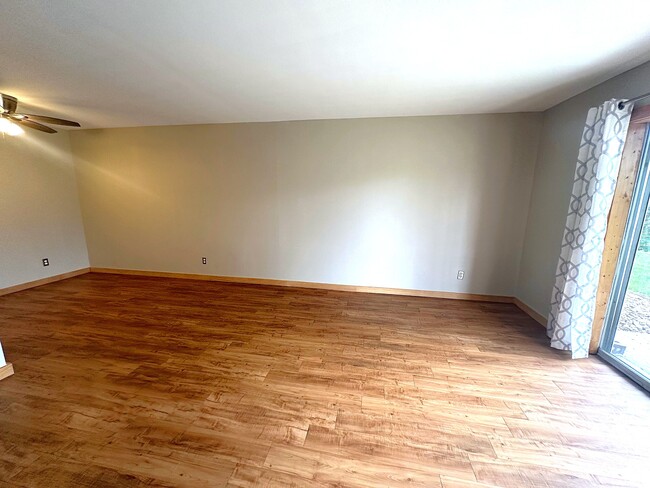 Building Photo - 280 E Highline Cir