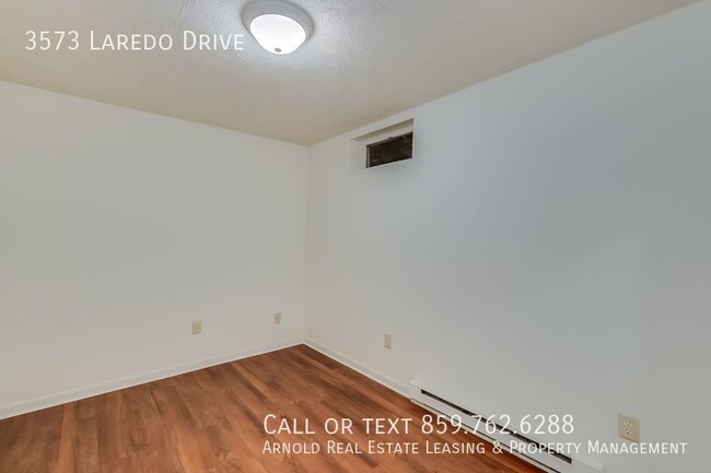 Building Photo - New 2 Bedroom 1.5 Bath Listing!