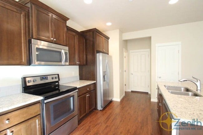 Building Photo - 3005 NE 75th St