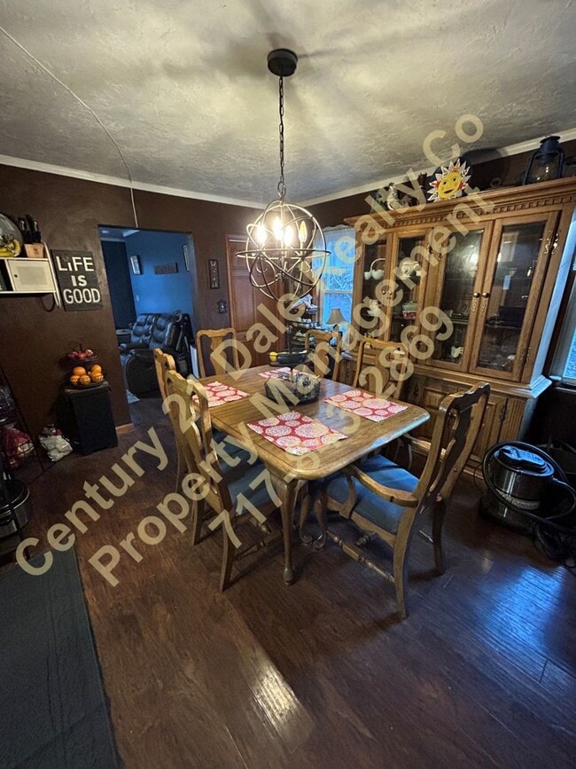 Building Photo - Large 3 Bedroom, 2 Bath Pet friendly home with off street parking and a 600sqft detached garage